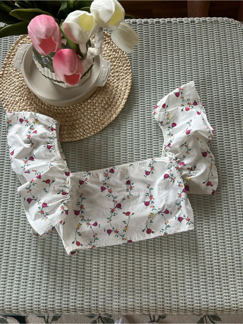 Zara White Floral Puff-Sleeve Crop Top with Pink Rose Print Large